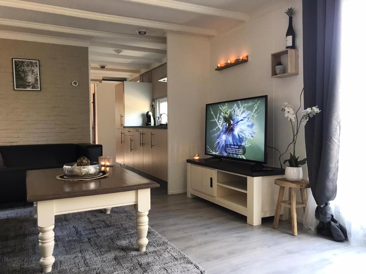 부투이젠 Omheind Chalet Met Prive Hottub. Op De Veluwe 빌라 외부 사진