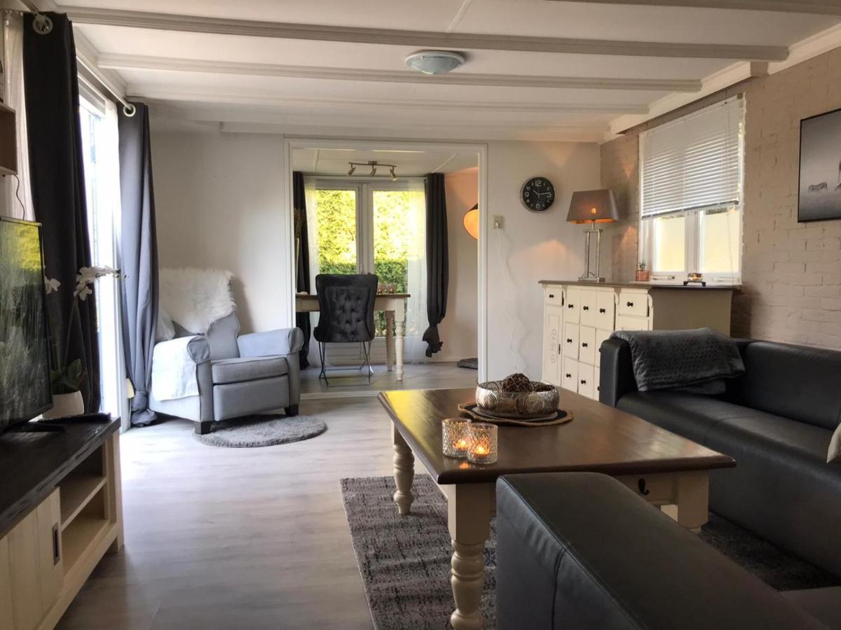부투이젠 Omheind Chalet Met Prive Hottub. Op De Veluwe 빌라 외부 사진