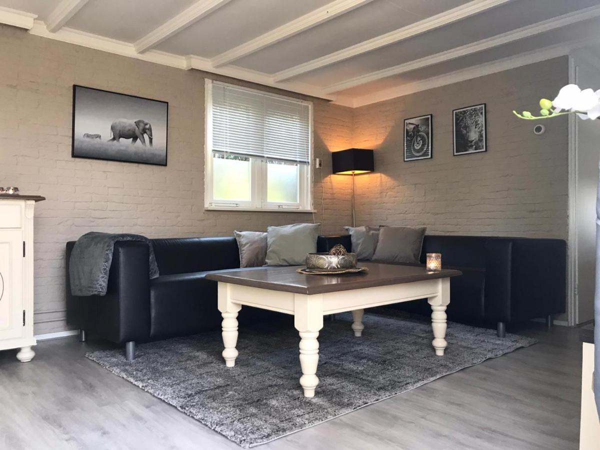 부투이젠 Omheind Chalet Met Prive Hottub. Op De Veluwe 빌라 외부 사진