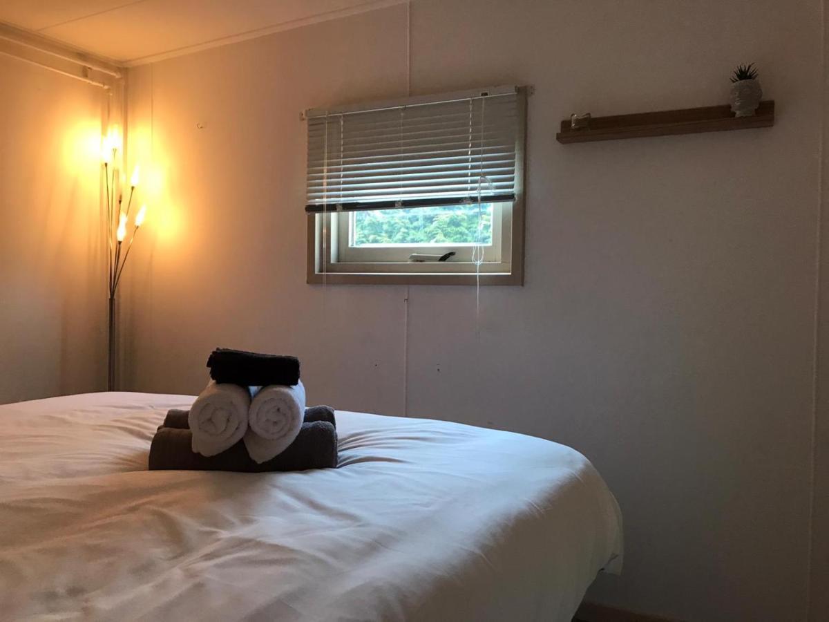 부투이젠 Omheind Chalet Met Prive Hottub. Op De Veluwe 빌라 외부 사진