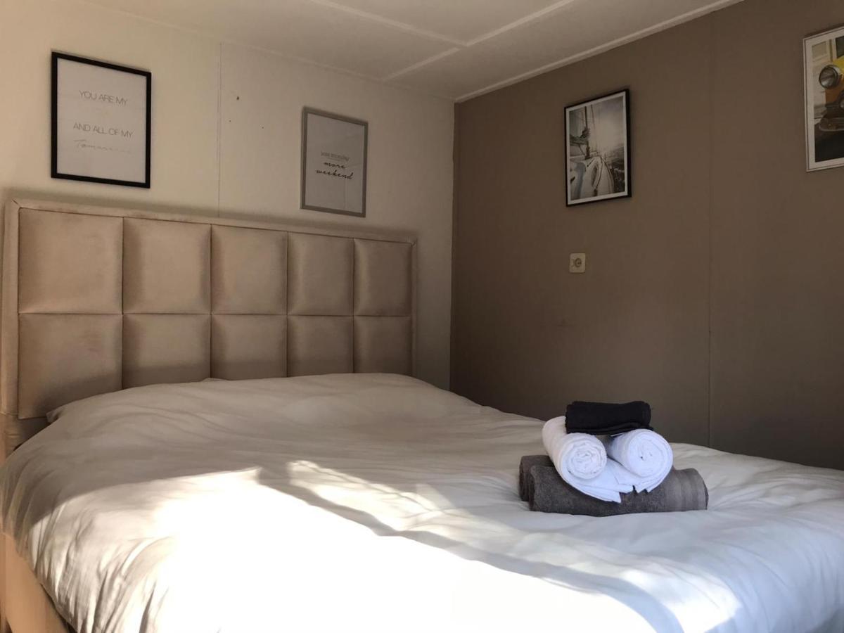 부투이젠 Omheind Chalet Met Prive Hottub. Op De Veluwe 빌라 외부 사진